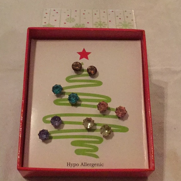 🌺NWT Amazing Set of 5 Sets Assorted Earrings 🌺 - Picture 1 of 4